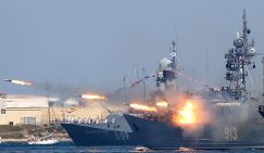 Сила флота - не в парадах! День ВМФ России вовсе не смыло, а лишь освежило бодрящим «Июльским штормом»
