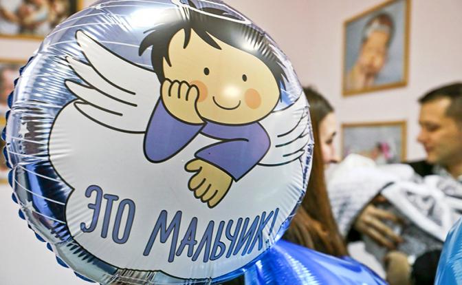 Для повышения рождаемости надо не законы плодить, а вспомнить Сталина и Жириновского
