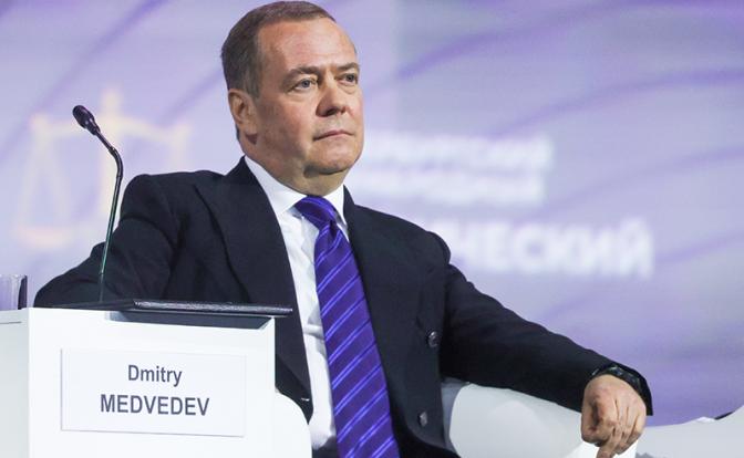 На фото: зампред Совета безопасности РФ Дмитрий Медведев