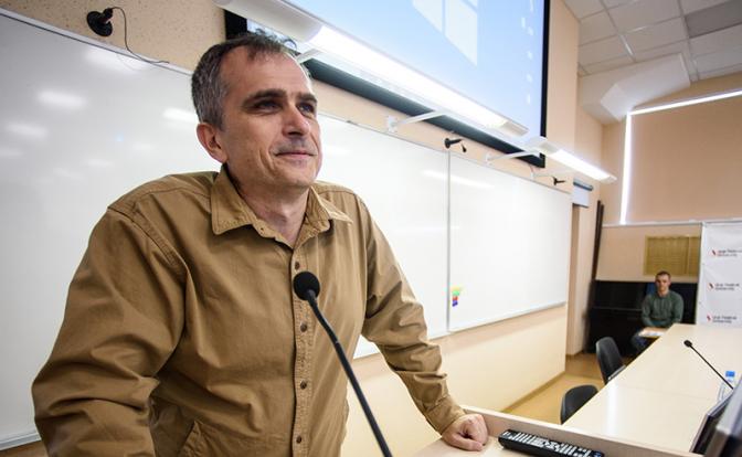 На фото: военкор Юрий Подоляка.