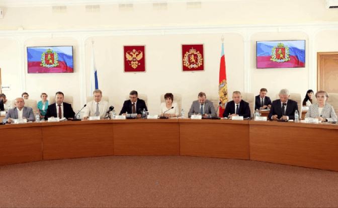 Центром сопротивления чрезмерной «вертикализации» власти становится левая оппозиция. Граждане завидуют Хакасии, где глава наложил вето