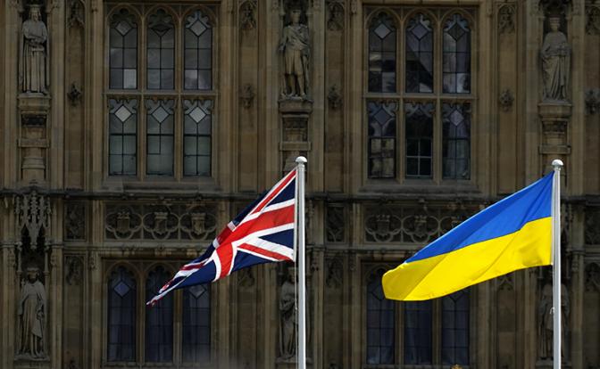 Лондон готов на всё, чтобы продлить конфликт на Украине, заявил Боуз