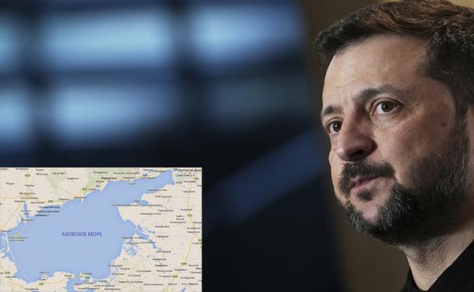 На фото: президент Украины Владимир Зеленский (слева).