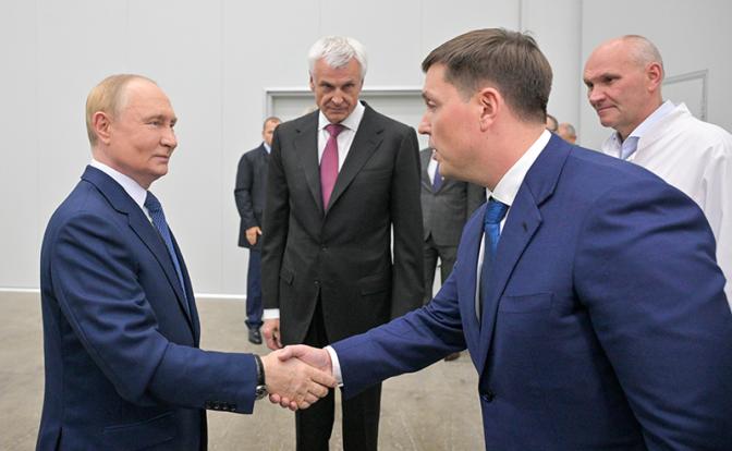 На фото: президент РФ Владимир Путин, губернатор Магаданской области Сергей Носов