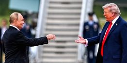 Хот-доги по 8 долларов, обилие лосося, ночевка журналистов на стадионе: Встреча Путина и Трампа на Аляске