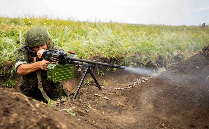 На фото: российский военнослужащий.