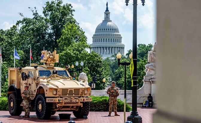 «Гвардейцы Трампа» готовятся дать бой полиции США