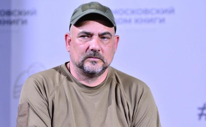 На фото: военный корреспондент Дмитрий Стешин.