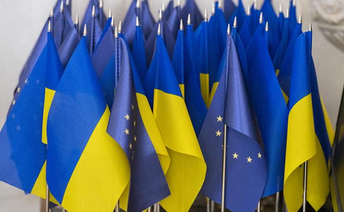 53% граждан Украины уверены, что совсем скоро их страна будет процветать в составе ЕС