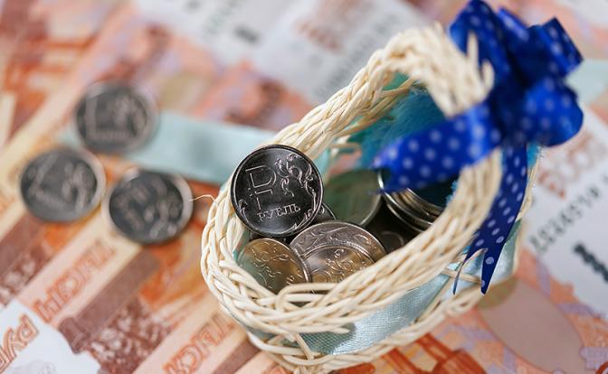 Эксперт о курсе доллара: власти серьезно намерены уронить рубль