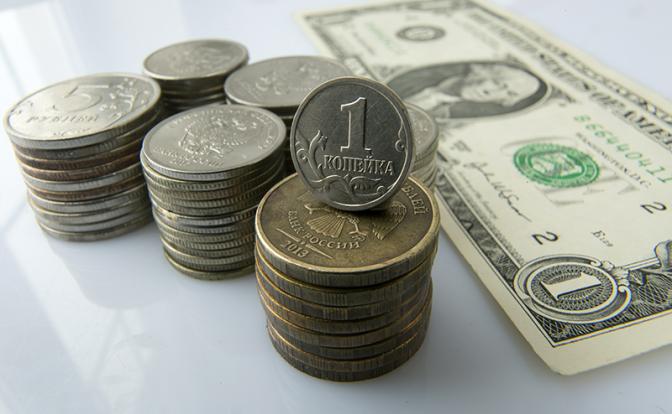 У рубля выбили костыль: эксперт о главной новости августа для курса доллара