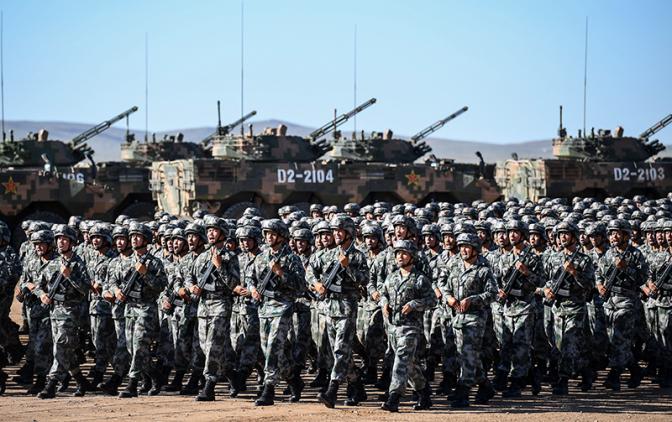 На фото: военнослужащие Народно-освободительной армии Китая (НОАК).