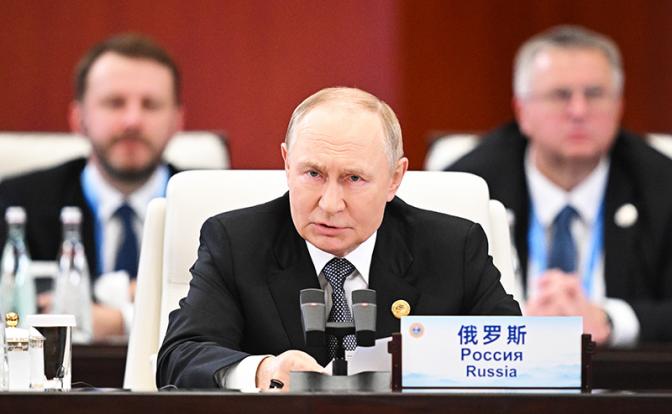 На фото: президент РФ Владимир Путин во время заседания Совета глав государств-членов ШОС.