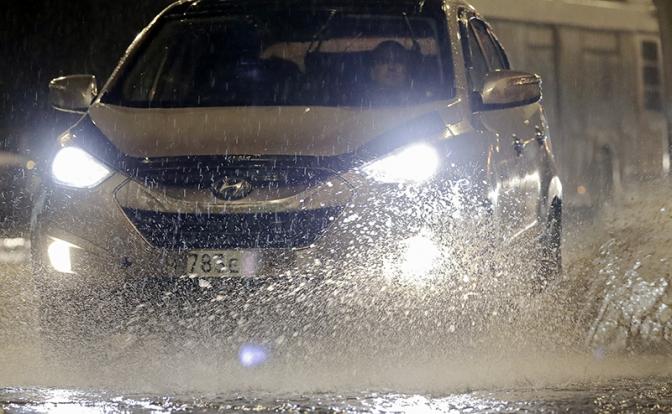 Дождь разрушает город: обвал грунта парализовал движение к красноярским СНТ