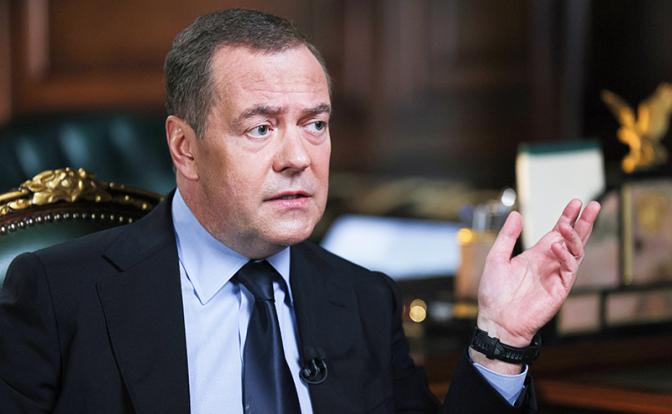 Дмитрий Медведев и украденные активы: На Украине мы и так возьмем, сколько нужно, а британцы пусть гадают, откуда им прилетит