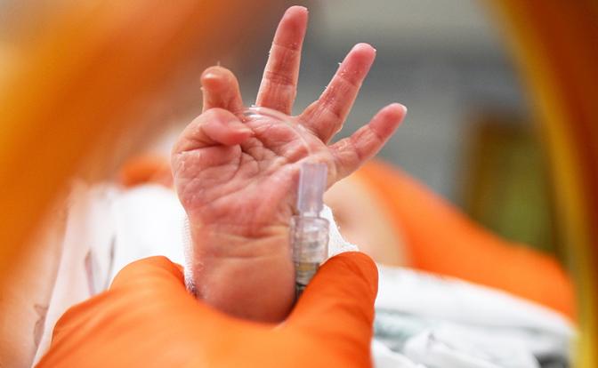 Миллионы за отказ? Сколько стоит больной ребенок для биологических родителей