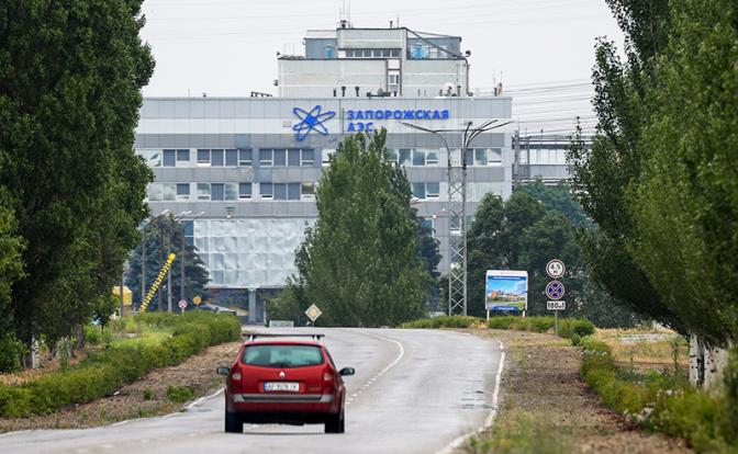 На фото: вид на территорию Запорожской атомной электростанции (АЭС).