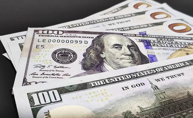 Стал известен курс доллара на выходные