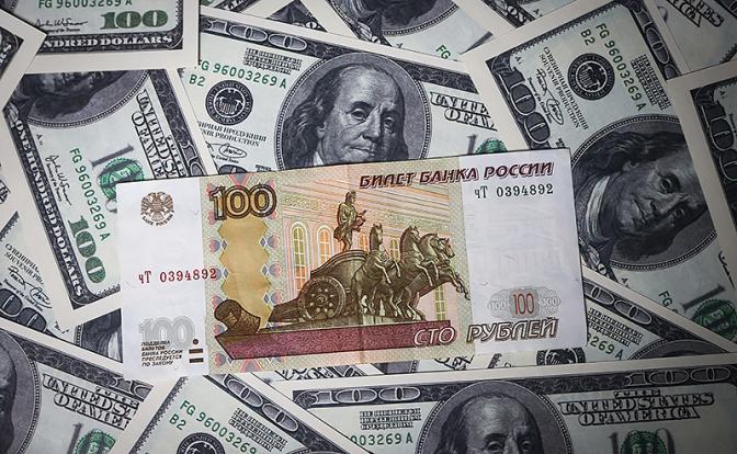 Прогноз курса доллара: эксперт сказал, кто прав в споре Путина с Грефом
