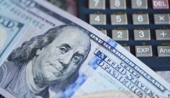 Грустный старт недели: курс доллара рванул на майские максимумы