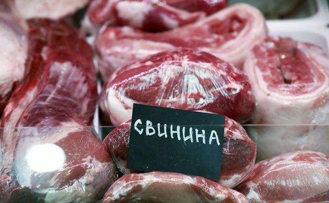 Россиянам сообщили о резком росте цен на свинину до конца года