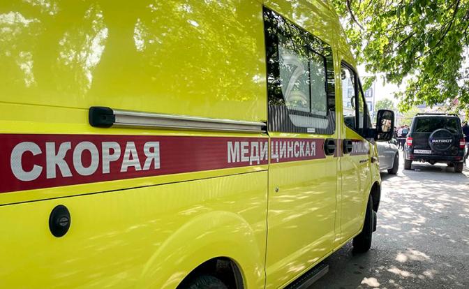 Приехавшего на вызов к ребенку врача скорой помощи нашли под окнами многоэтажки в Москве