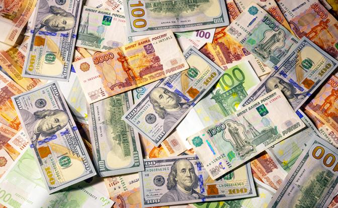 Шокирующий рост доллара: как сильно упадет рубль на фоне инцидента с Польшей?