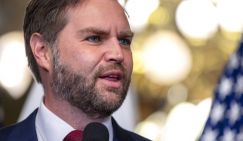 Вэнс заявил, что Трамп не видит смысла в экономической изоляции России