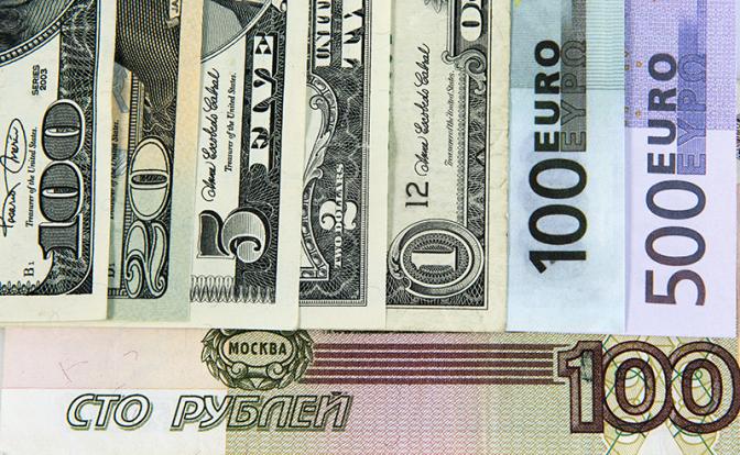 Курс доллара и евро резко растет: что сейчас может помочь рублю?