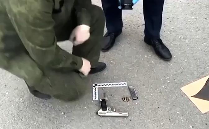 На фото: оружие, которое изъяли полицейские, оказалось пистолетом ТТ 1941-го года выпуска.