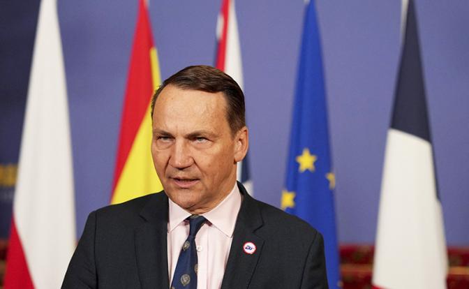 На фото: министр иностранных дел Польши Радослав Сикорский