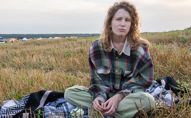 На фото: певица Монеточка* (признана иностранным агентом по решению Министерства юстиции РФ)