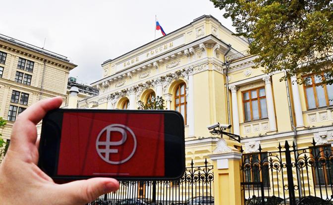 Экономика — в зоне неопределённости, рубль теряет заряд оптимизма. Что дальше?