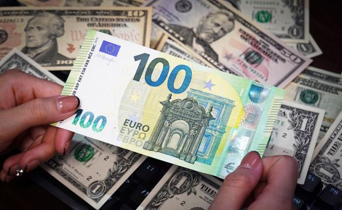 Влияние Трампа: курс доллара начал расти к евро