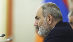 Пашинян смеется над экс-президентами Армении, которые решили скинуть его с трона