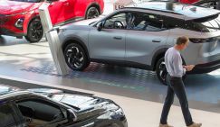 Эксперт рассказал, сколько продержатся старые цены на автомобили при новом утильсборе