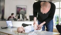 Стало известно, когда мужчине стоит обзавестись ребенком