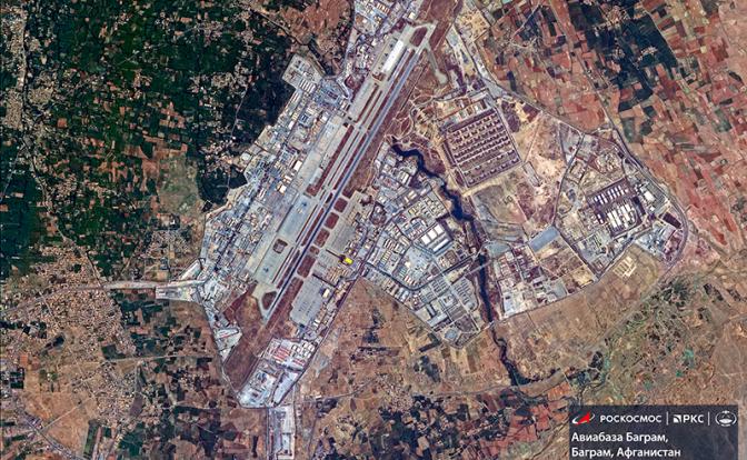 На фото: вид на авиабазу Баграм в Афганистане.