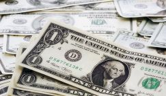 ЦБ сообщил, как упал курс доллара за день