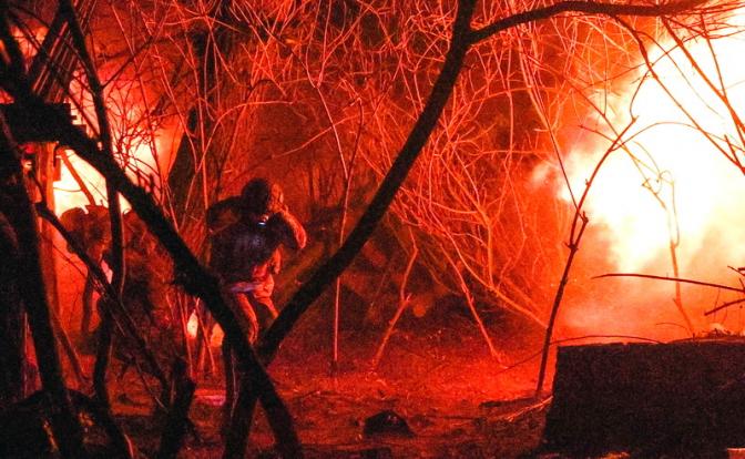 На фото: военнослужащие артиллерийского расчета группировки войск "Север" во время боевой работы.