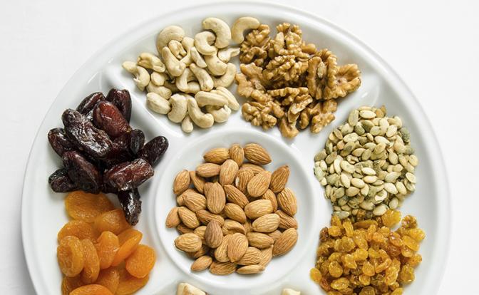 Врач назвала лучшие продукты для перекуса