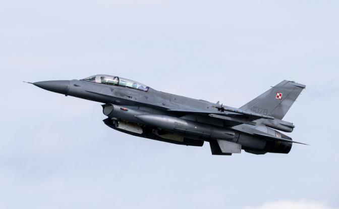 На фото: F-16 Fighting Falcon из 6-й эскадрильи «Лотнича» ВВС Польши.