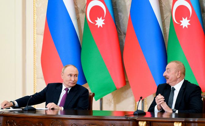 На фото: президент РФ Владимир Путин и президент Азербайджана Ильхам Алиев (слева направо).