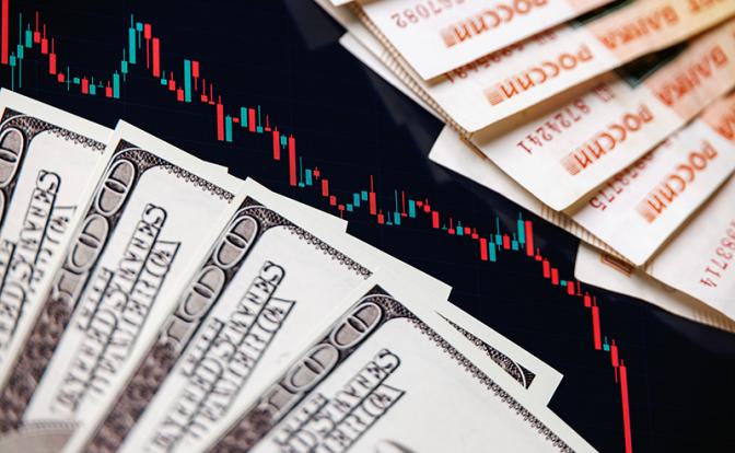 Вверх по лестнице, ведущей вниз: как ЦБ создал парадокс курса доллара в России