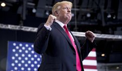"Фонд помощи для Украины: "Наша политика – это шахматы, а политика Трампа – покер, игра в карты"