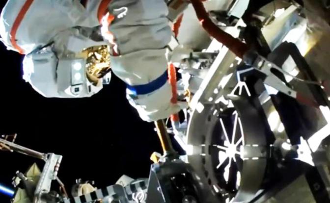 Космический мотоцикл - полёт нормальный: на орбите испытан скафандр для лунных миссий
