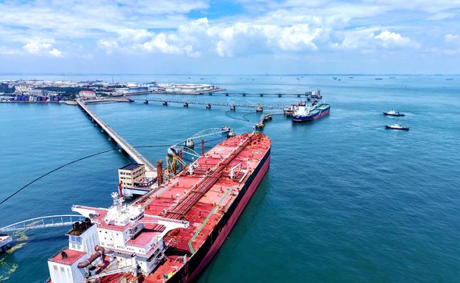 Закупали 900 тысяч баррелей нефти  в сутки: Как Пекин готовится к долгой торговой войне с США