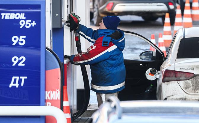 С начала этого года цены на бензин выросли на 10%, что стало самым резким скачком за последние 15 лет