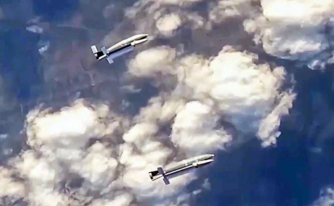 На фото: юоеприпасы, сброшенные с истребителя-бомбардировщика Су-34 в зоне СВО.