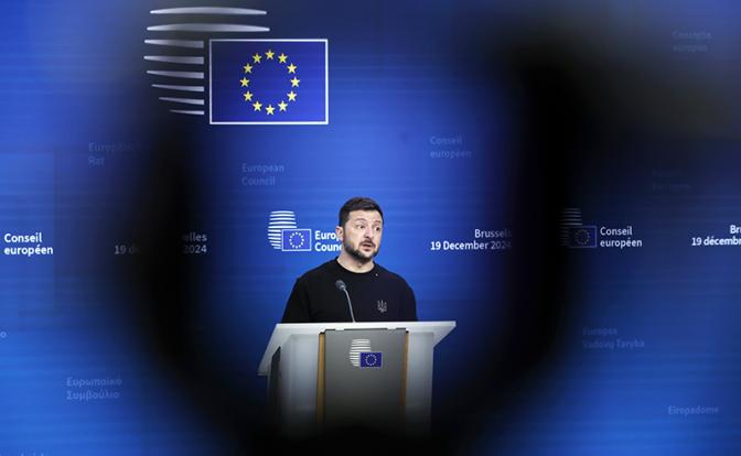 Bloomberg: 12 шагов по спасению власти Зеленского